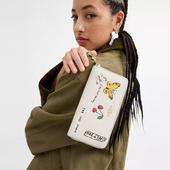 ❤️ Coach Long Zip Around Wallet With "Only You" Sketch Print - Picture 4 of 10